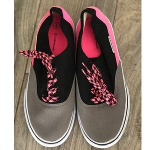 Kids Airwalk Sneakers, size 4